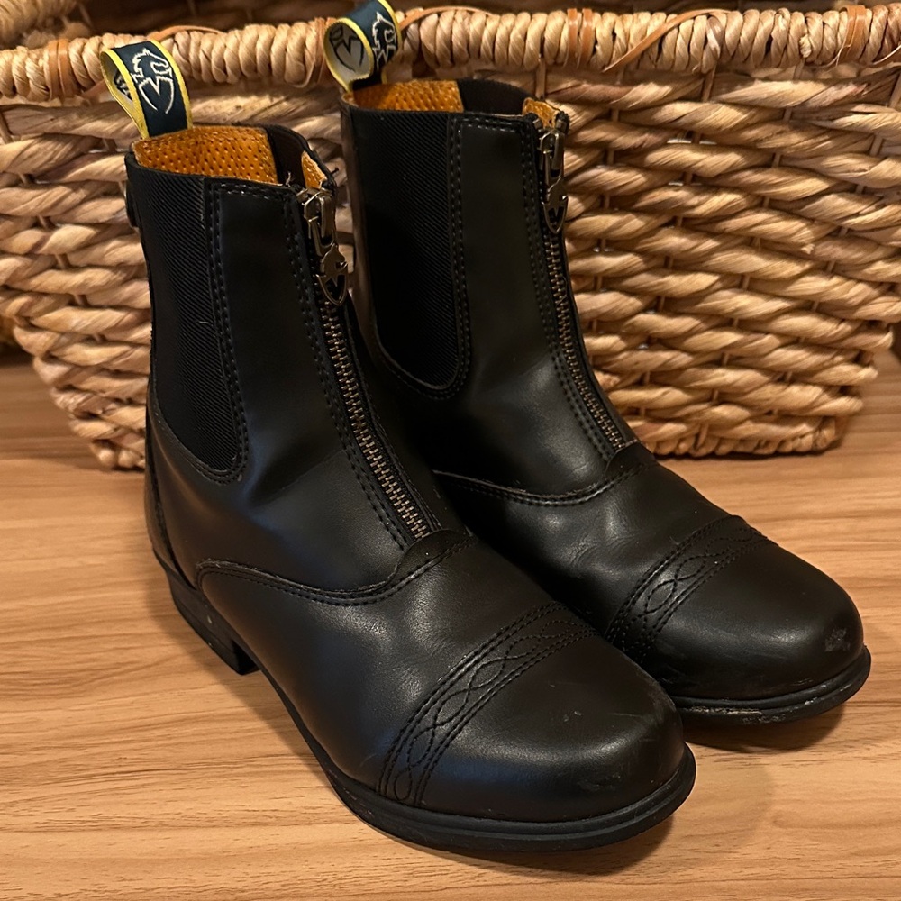 Kids Moretta Clio black zip paddock boots, size 5